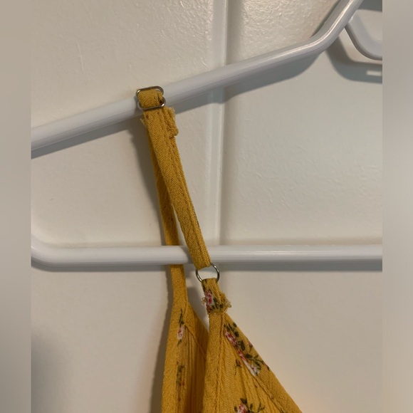 ✨3 for $15✨ Yellow crop top - Picture 4 of 4